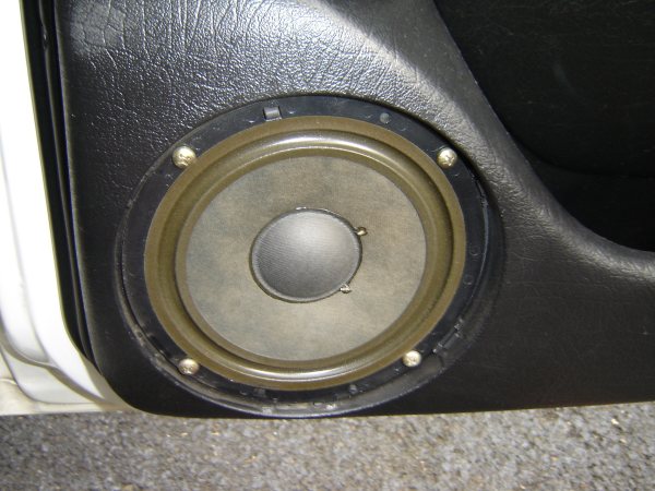 Mk4 jetta best sale door speaker size